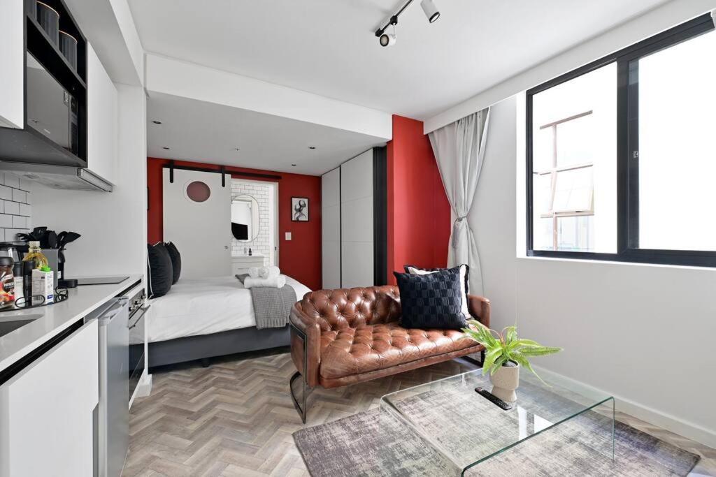 Ella - Chic Living In Apartment *